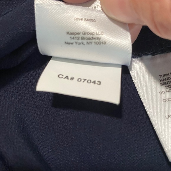 *FINAL Price* Anne Klein tunic length blouse navy with metal collar detail - Picture 7 of 7